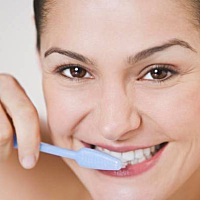 老习俗害人不浅！坐月子不刷牙,差点一口牙全废了！   坐月子有一种习俗是月子期间新妈妈不能刷牙，我的...