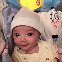 我们满月咯，明天准备从月子中心搬回家啦，接下来麻麻要自己带你了，你可要听话哦！