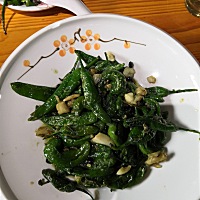 今天哭了，宝宝也好像在肚子里抽泣，看到更心酸，谁像我一样，快孕到现在快六个月了一直情绪低落，因为...