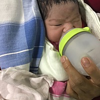 不忘初心，知恩图报。——张思恩 出生第一天 距离小家伙出生到现在两天半了。 昨天黄疸2点多，今天测黄...