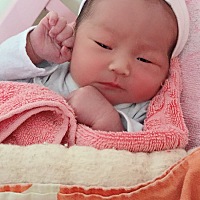 终于卸货了，由于胎位不正，医生叫我38+6就剖宫产了，男宝一枚，6.8斤。之前一直看圈里的人发的信息...