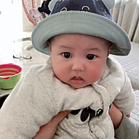 三个半月还没到的宝宝每天六顿，一顿150毫升，是不是吃太多了🙄