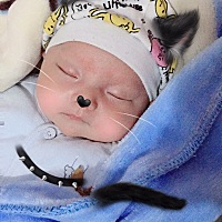 小宝贝 昨天满月辣 🎉🎉🎉 睡得好香