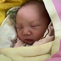 宝宝鼻子上有白色小颗粒，怎样才能祛掉啊？