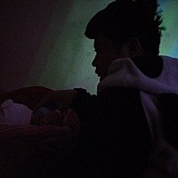 在最沮丧的时候.不着调的爸爸终于盼来了他的小棉袄，希望能为了他的小棉袄努力撑起一片天