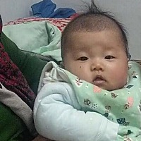 我家孩子六个月大小脸，到底睡小的还是大的，有的说睡小的，有的说睡大的，到底哪个对啊