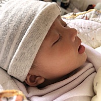 高颜值女宝宝，聪明漂亮，两个月20天，来接高颜值女娃娃不