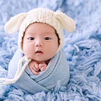 这是我的满月照，还有我跟哥哥一起照的呢，粑粑麻麻说我们都是帅哥哦