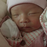 我亲爱的宝宝：妈妈会坚持让你吃母乳的～即使再痛！！！