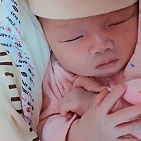 好难啊，宝宝老是吃完就吐奶，吐了又要吃，吃了又吐，吐了又吃，吃了拉，拉了又吃，一连串的动作，几个...