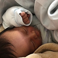 顺产刚昨天出院，今天就发现宝宝黄疸严重偏高……才差12今天就飙21＋要放保温箱……真的心疼，眼泪根本...