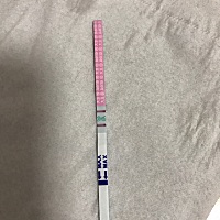 大家帮我看看这排卵试纸，是强阳么，什么时候安排功课最合适？我是小白哈哈