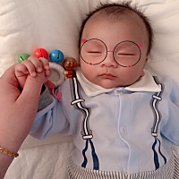 请问宝妈，我宝宝一个多月，夏天用那个牌子的纸尿裤好哇