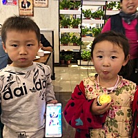 小米果15天了，想和大哥哥大姐姐玩，