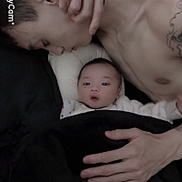 宝宝吃奶老是吐奶 有时候从鼻子喷出来事怎么回事啊？