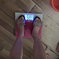 虽然在哺乳期，但是我已经不能忍受不了我自己了，我要瘦、瘦、瘦，120斤的体重，我已经要疯了[抓狂][抓...