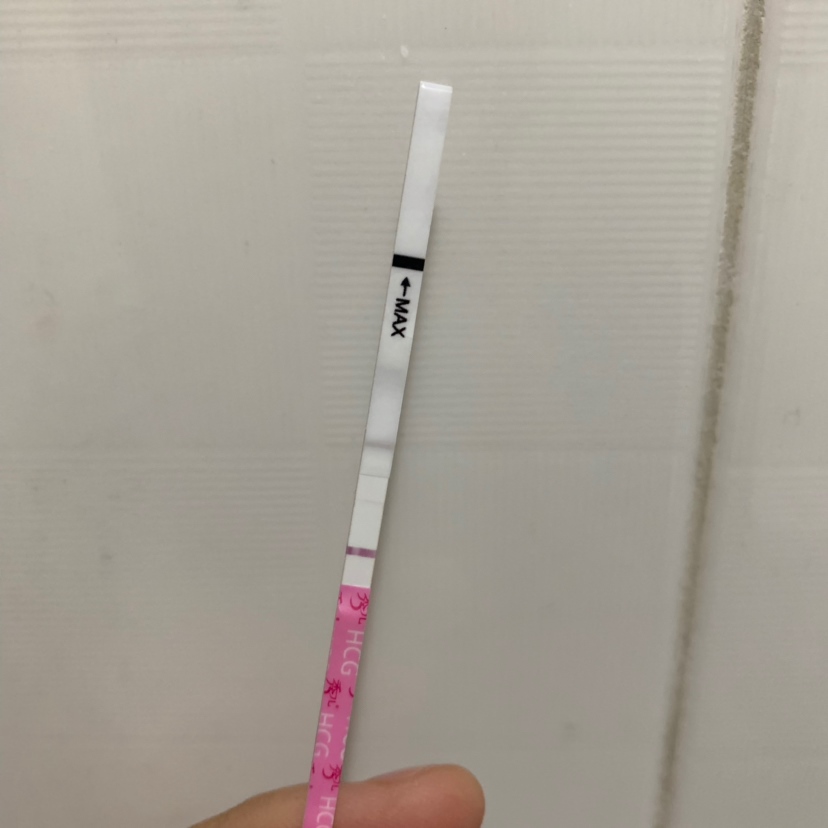 27号排卵，今天晚上测出来好像看到有灰印，姐妹们帮忙看一下，谢谢