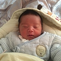 看到宝宝那一刻，感觉什么痛都值了，一直以为会是男孩结果是女孩纸，不过一样很爱她，伯伯给她取了一个...