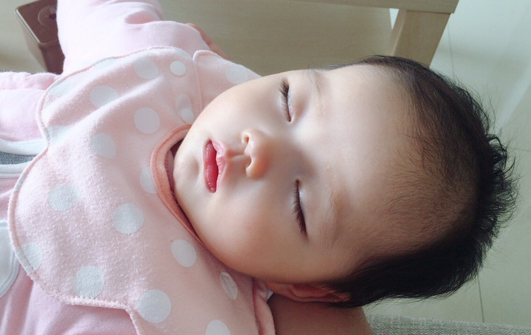 3、尽管没有态度这一说话，但是作为妈妈的那种心情，总觉得宁可信其有，不可信其无。所以我在后期喝了玉米须泡水，绿豆汤，还有鹅蛋。4、目前很多人质疑燕窝的功效，但是整体感觉燕窝练。