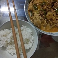 老公做的菜我煮的米饭，简简单单两盘菜，手艺不错，吃了一半才拍下来，爱你，亲爱的老公🙆