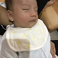 各位宝妈  我妹妹45天了  两边耳朵不一样 这边这个没长开  别的宝妈说耳朵定型了。长大也是这样，是吗？