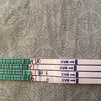 请大家帮我看看这是个啥情况啊？为什么它是一个角上有点儿...