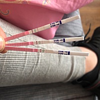 明天姨妈就来了。连续测了三天排卵试纸是这个结果🥺🥺🥺