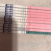 24号排卵期   姨妈推迟一天了 早早孕白的发亮 排卵试纸有加深吗？