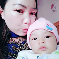 漂亮的脸蛋变成这样，看着好心疼，擦婴宝一个星期了还不好，怎么办呀？有没有经验的宝妈帮支个招啊，谢谢了