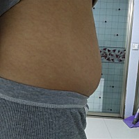 怀孕8周，肚子是不是有点大😂😂😂