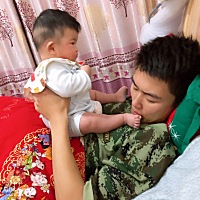 我真的是给自己生了个情敌啊 他女儿放个屁他都觉得是香的哈哈哈哈