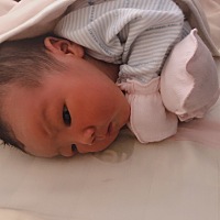 4.1号下午3.25分生下一枚小王子 体重7.7斤左右 所以小名叫七七 顺产虽然痛到怀疑人生想撞墙的心都有了 ...