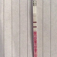 月经推迟一个月，到医院检查雌激素，检查报告没有问题。排卵也挺乱的，快来大姨妈了金秀儿的排卵试纸才...