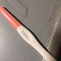 3月8号最后一次月经开始，21号在一起，现在月经推迟三天，昨天晚上试了两条线特别显，不会这么快吧！初...