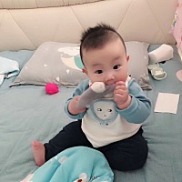 想问下大家，宝宝七个左右开始，又是偶尔会像打冷颤一样，偶尔一次或者两次，用手摸了有时候没有尿，应...