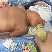 宝宝生下来第二天因为有点肺炎送去了观察室，然后就说黄疸偏高一直在观察室住了九天了，医生说14.6照了...