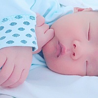 看着你熟睡的样子，粑粑麻麻当初的决定是正确的！😙😙😙