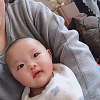 单眼皮的萌妹子