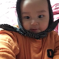 问一下各位宝妈我儿你穿了雀氏的一款纸尿裤大腿内侧又红又痒，是材质问题还是什么原因啊？