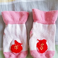 闲的没事给大宝改装一下袜子😉