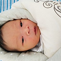 终于卸货了，双眼皮女宝宝，爸爸的小情人，顺产两个多小时，疼得死去活来，看到宝宝那一刻一切都值了。