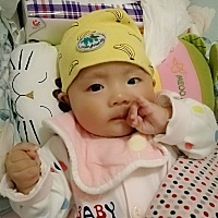 我家闺女72天了，晚上睡觉开始打被条非常厉害😄