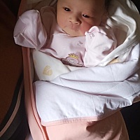 宝宝黄疸了 爸爸妈妈好担心