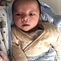 我家宝宝这两天，天天闹哭，也不知道怎么回事，看着好心疼！不知道该怎么办好，不晓得他哪里不舒服。