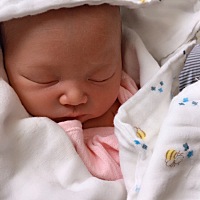 37周加2的时候查出羊水少，因为不想被剖腹自己要求生生看，然后清明节前一天催生了，一直痛到清明节早上...