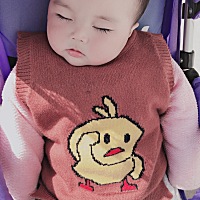 终于趁宝宝睡觉的时间把所有的衣服都洗干净了，还把家里的卫生打扫的很干净，没了婆婆的帮忙感觉真是累...