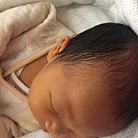 来说说孕期特征：前三个月严重呕吐，清宫图算出是女孩，不过看到肚子的说男孩多，我个子158不高，体重生...