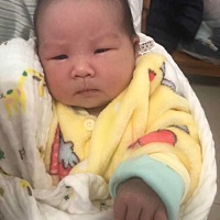 护士总说妹妹像男孩😬一开始很担心是单眼皮，现在双眼皮慢慢出来了😊✌🏻✌🏻✌🏻原来真的会...