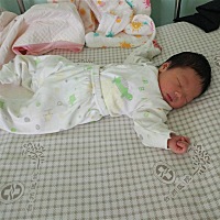 老婆顺产女宝宝，好开心！老婆这么长时间的辛苦和痛苦，内心无比的感动，谢谢你！