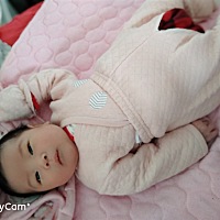 宝贝快一个月了，手臂还是抬不起来，怎么办啊，让人好揪心😂😂😂